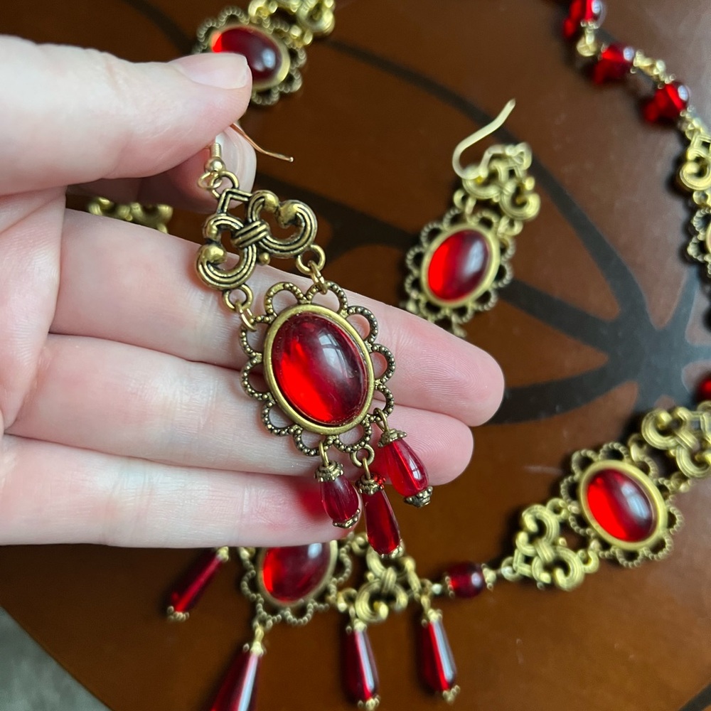Elegant Red And Gold Jewelry Set - image 2